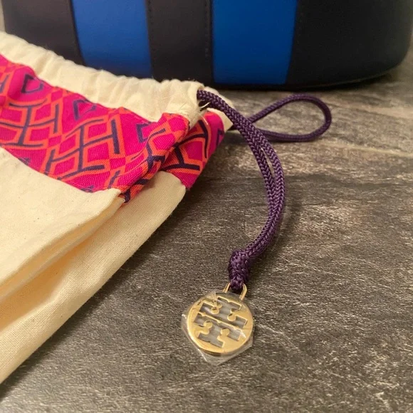 NEW Tory Burch Bucket Bag - Purse - 2 Pieces - Never Worn - Picture 9 of 9